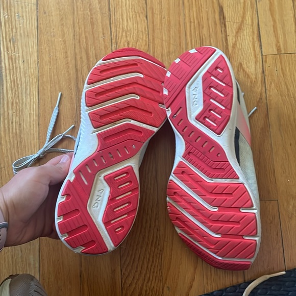 Brooks Launch 8 Women’s 7.5 Light Blue and Pink - Picture 2 of 4